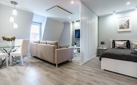 Nowoczesny Apartament Gliwice - 200 Metrow Od Rynku